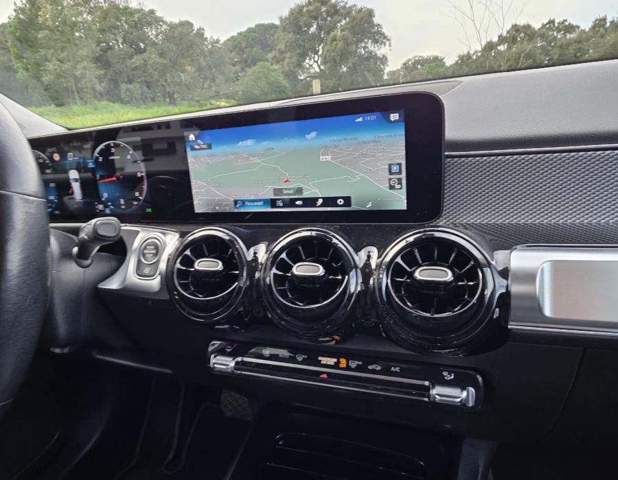 MERCEDES-BENZ GLB180D